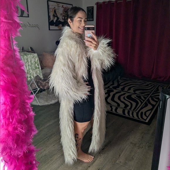 * SOLD * Dolls Kill Club Exx White whinter Fur Arctic Festival Rave Coat - Picture 4 of 11